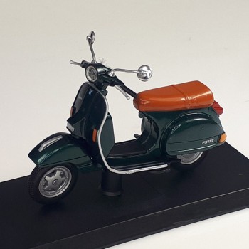 Machetă moto Magazine Models [1:18] - Vespa 1999 PX 150 - Green
